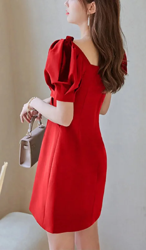 VELVET TIERED PUFF SLEEVE MINI DRESS IN RED