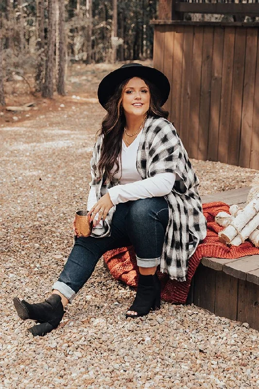 Morning Harvest Plaid Poncho In White Curves