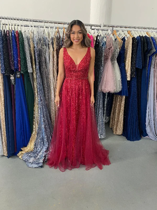 Don’t Wait – Shop Today!Long Sleeveless Prom Dress Sale size 6