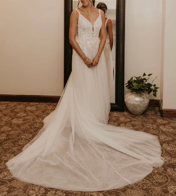 Act Fast – Limited Time Savings!Allure Bridals Hope F238