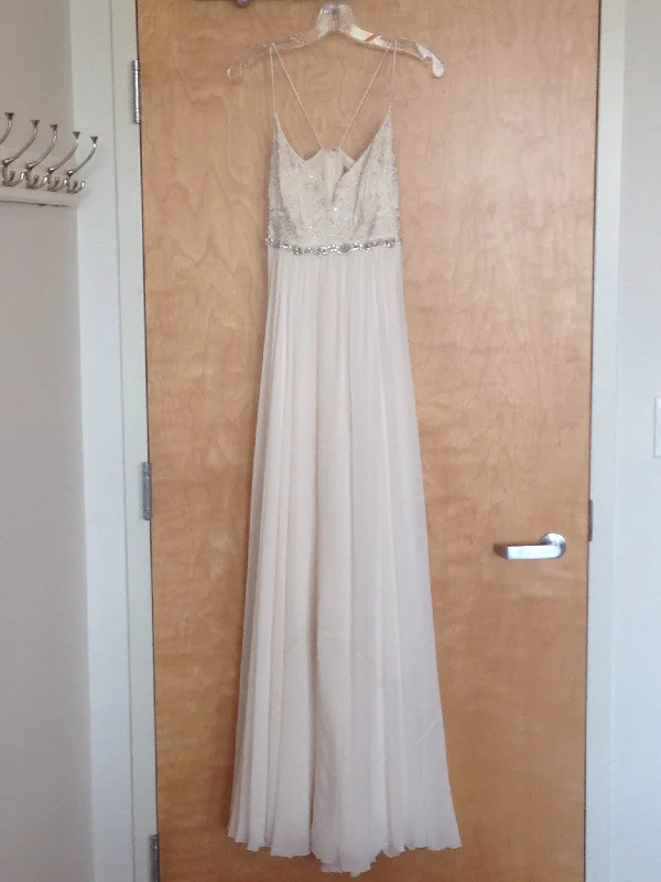 Limited Stock Available!Nicole Miller LA0007