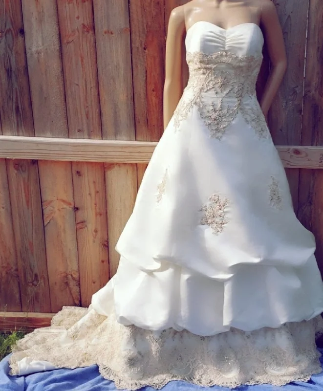 Time to Snag a Bargain!Oleg Cassini 14010152