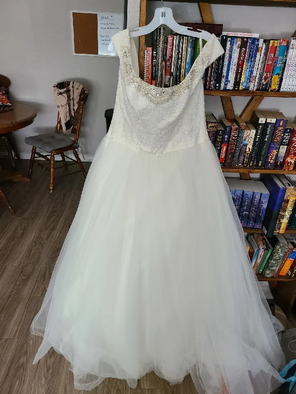 Don’t Wait – Deals Won’t Last!Oleg Cassini 8CWG733