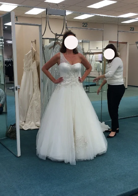 The Best Sale of the Year!Oleg Cassini CKP421