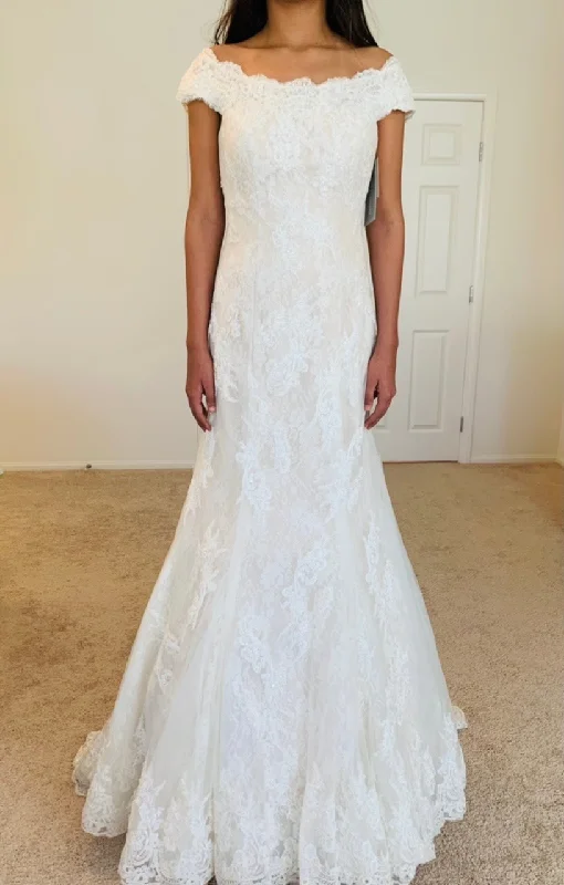 Hurry! While Supplies Last!Oleg Cassini CWG533
