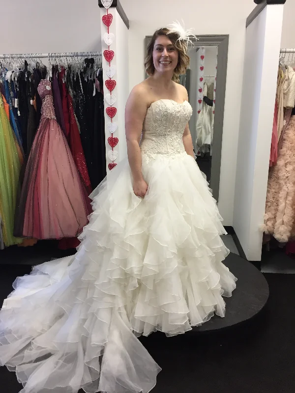 Your Shopping Wish, Our Discount Command!Oleg Cassini CWG568