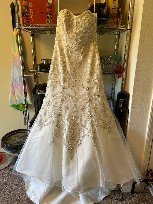 Huge Price Cuts Await!Oleg Cassini CWG706