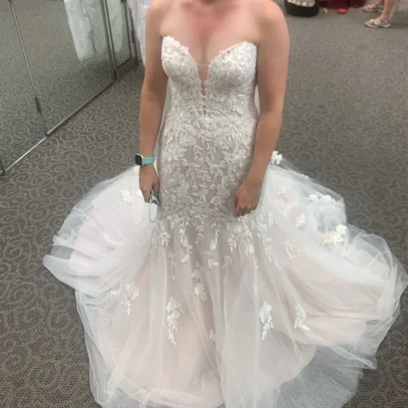 Score Big Savings Today!Oleg Cassini CWG912