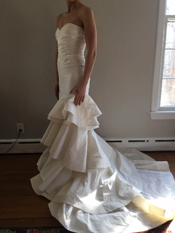 Time to Save Big!Oscar de la Renta 22n07