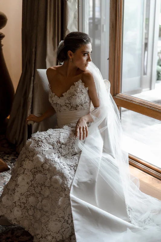 Limited Edition, Limited Price!Oscar de la Renta Bridal Collection Spring 2018 Look 4