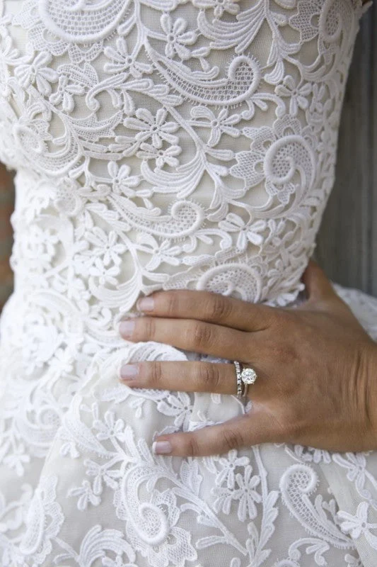 Grab Yours Before It’s Too Late!Oscar de la Renta Crochet Lace