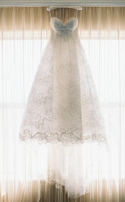 Your Exclusive Offer Awaits!Oscar de la Renta Dee