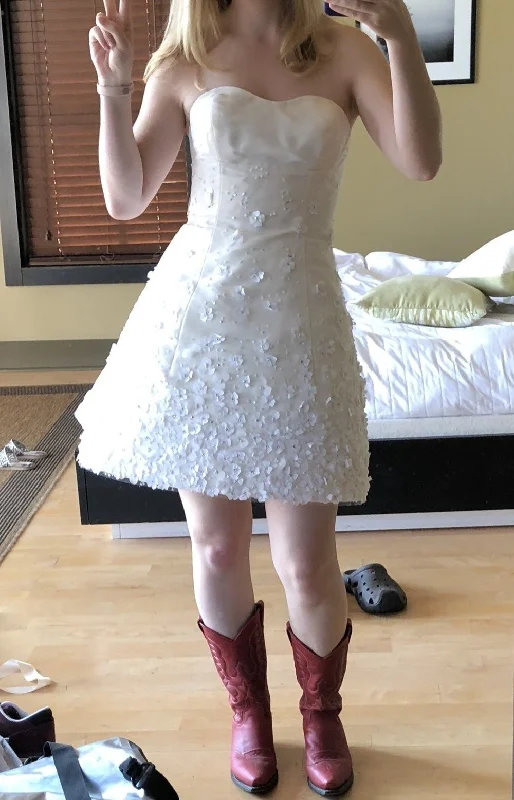 Upgrade for Less!Oscar de la Renta Floral Applique Short Cocktail Wedding Dress