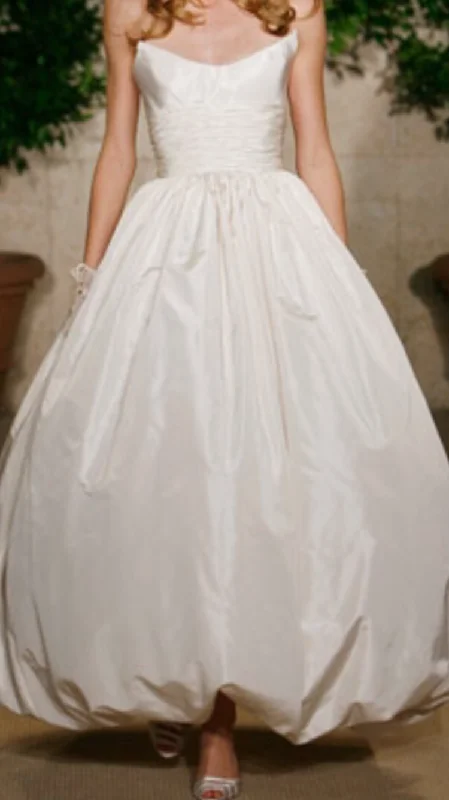 Only a Few Left – Order Now!Oscar de la Renta Ivory