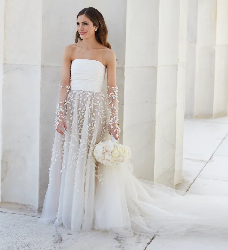 Hot Deals You Can’t Resist!Oscar de la Renta Wisteria Embroidered Tulle and Taffeta Gown
