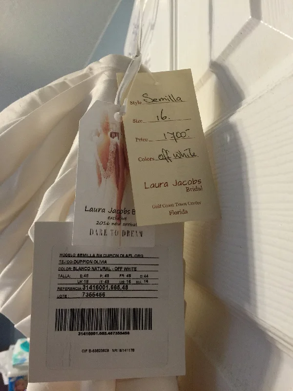 Huge Price Cuts Await!Pronovias Semilla