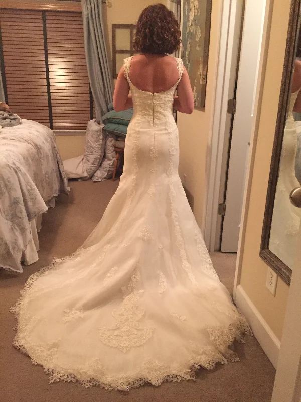Price Drop Alert!Pronovias Vintage Lace