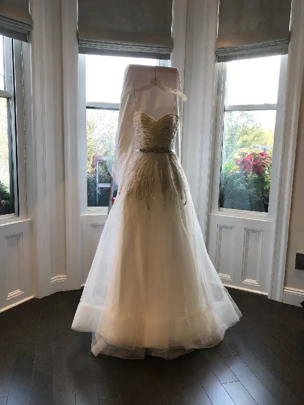 Limited Stock Available!Reem Acra Sweetheart