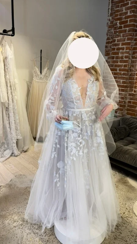 Limited-Time Price Drop!WILLOWBY Olena with Sleeves 58714S