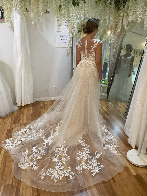 Time to Snag a Bargain!Winnie Couture Meridel 3292