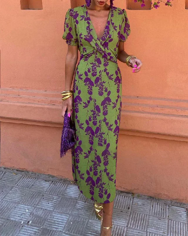 Today Only – Don’t Miss It!Elegant leaf print deep V puff sleeve A-line dress