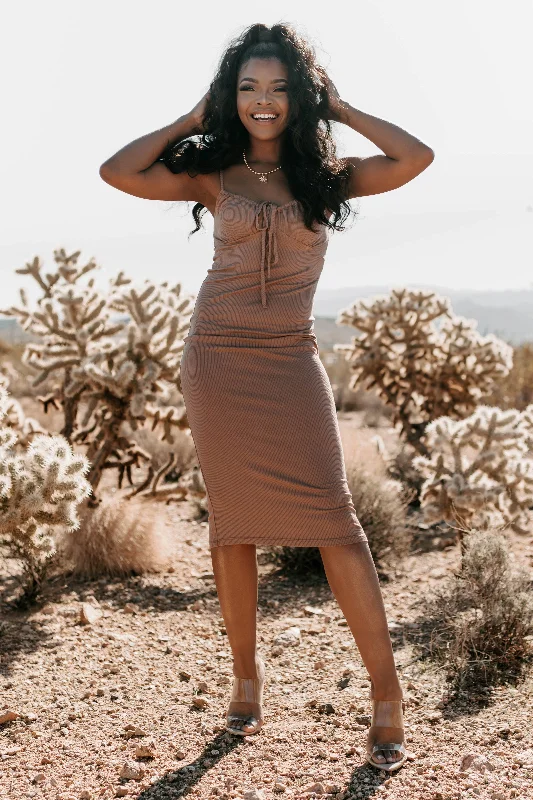Flash Sale – Act Fast!Perfect Stranger Ribbed Bodycon Midi Dress (Dark Tan)