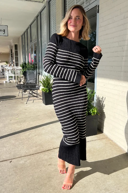 One Day Only – Huge Savings!Seaside Muse Striped Midi Dress Black/Beige