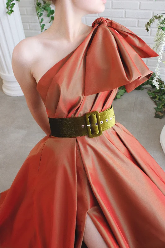 Get It Before It’s Gone!Laura's Dream Gown