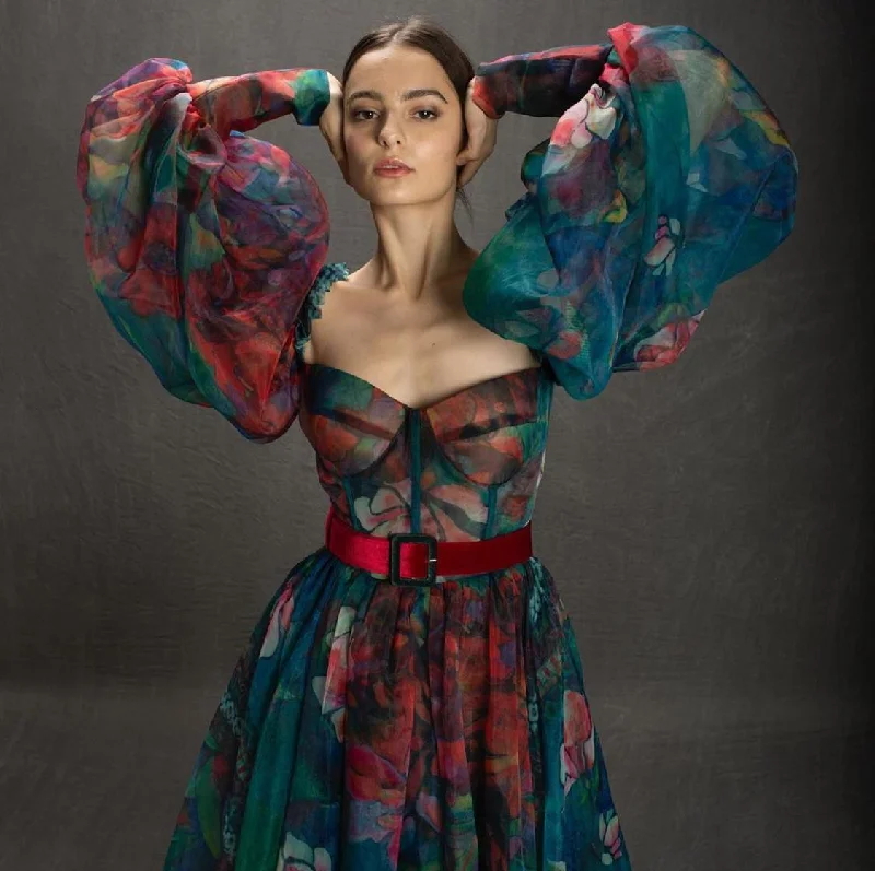 Your Shopping Spree Starts Here!Pictorial Scarlet Gown