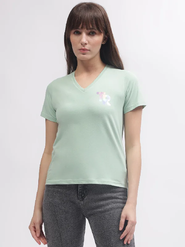 Massive Price Cuts!True Religion Women Green Solid V Neck Short Sleeves T-shirt